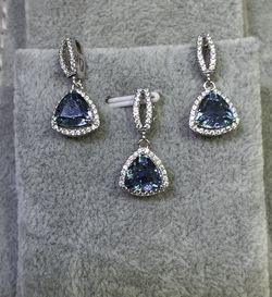 Set of Earrings And Pendent 