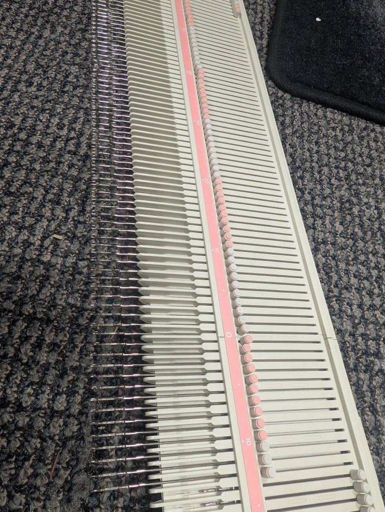 silver Reed Lk-150 Knitting Machine