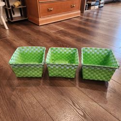 3 green and white checkered woven plastic storage baskets, 8"×8"×5.5"
