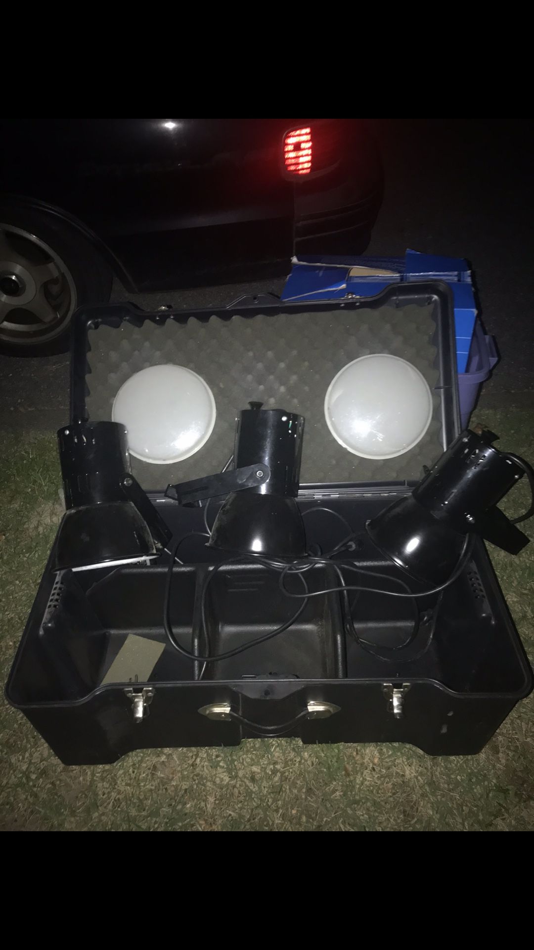 Very Nice Studio Lights In Hard Shell Carrie Case Only $60 Firm