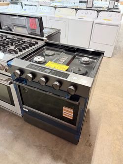 Black Stainless Gas Range with Oven