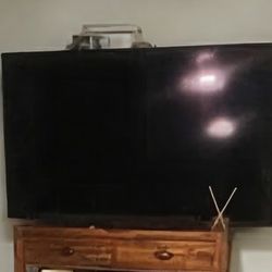 70  IN.  VIZIO SMART TV