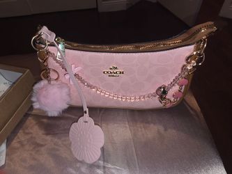 Beautiful pink handbags 💕