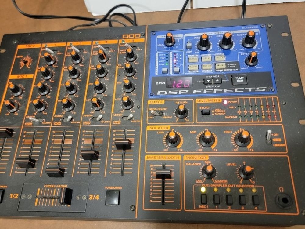 Roland Dj 2000