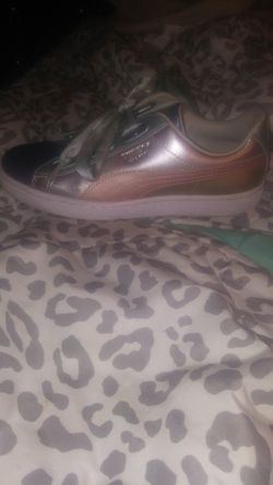 Ladies Pumas sz 8