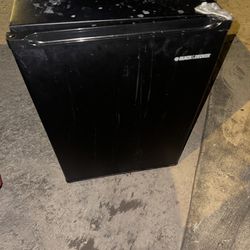 black and decker mini fridge broken