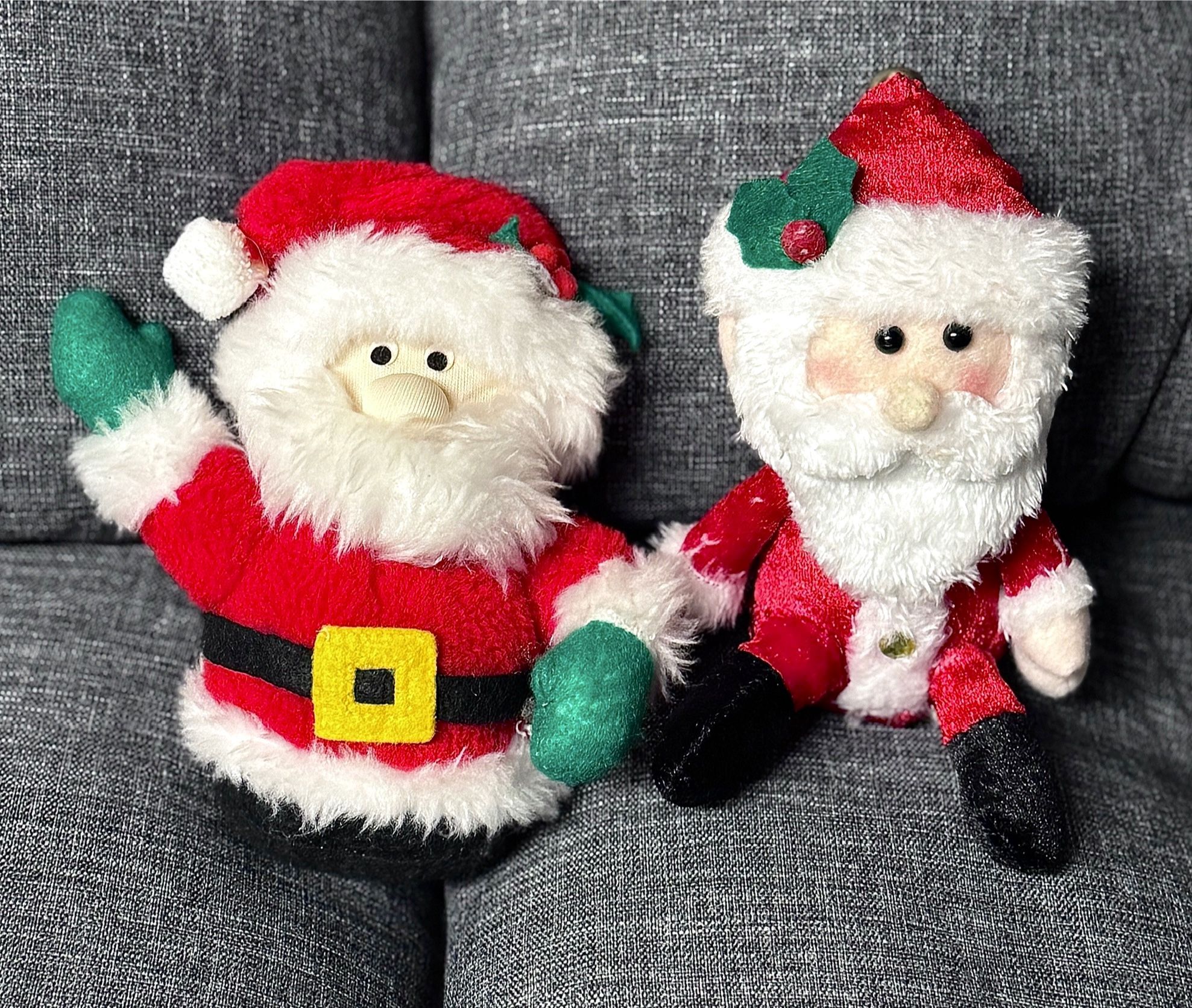 đ
đź 2 Plush Stuffed Christmas Santa Claus (new)