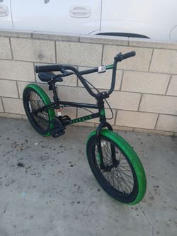 Boy's 20" freestyle bmx bike