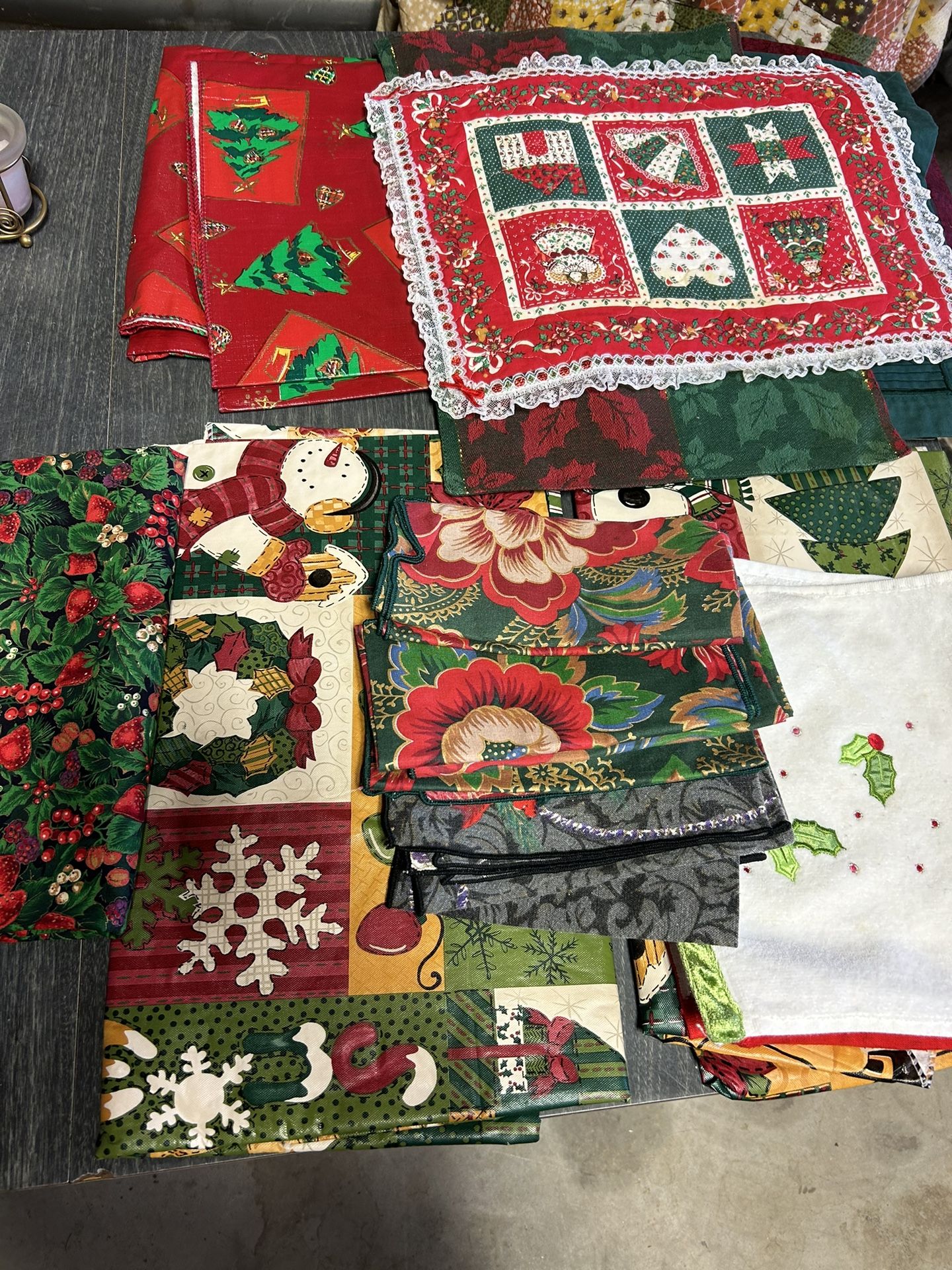 Christmas Table Cloths, Towels And Placemats
