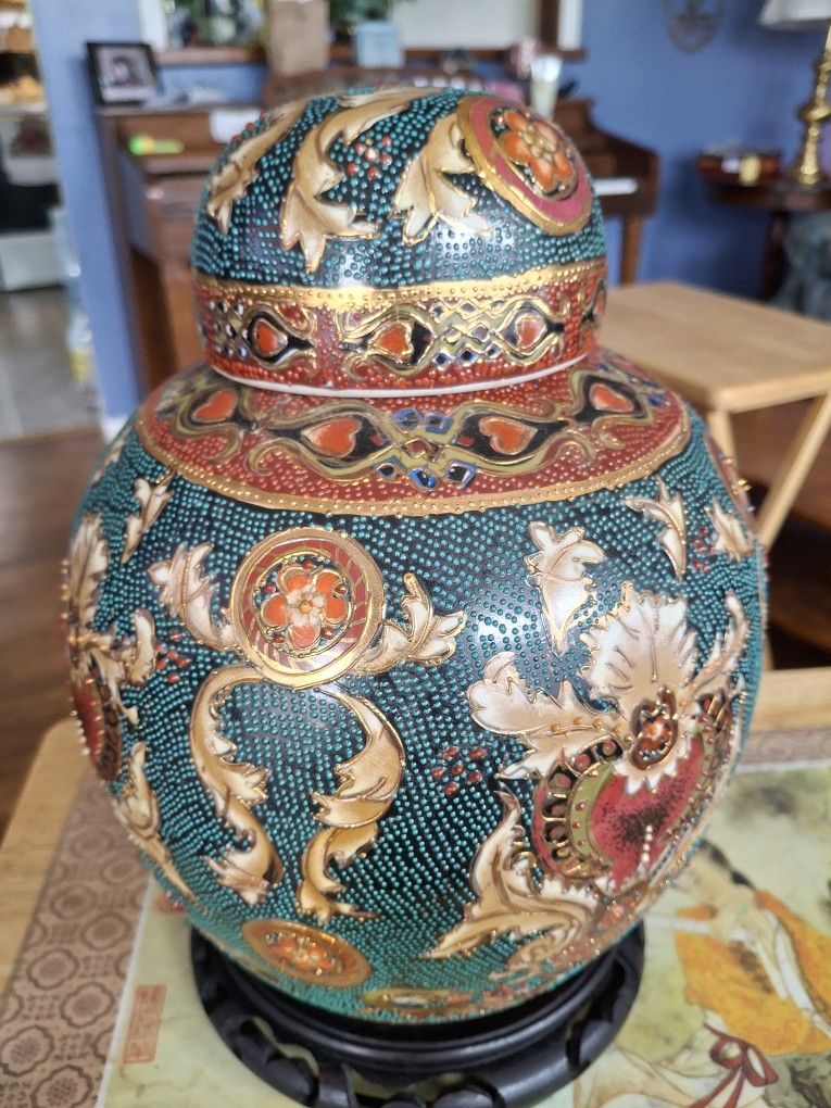 VINTAGE Chinese Imported SATSUMA MORIAGE LIDDED GINGER JAR OR VASE FEATURING INTRICATE MORIAGE DESINS