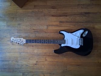 Strat Black with tremolo system