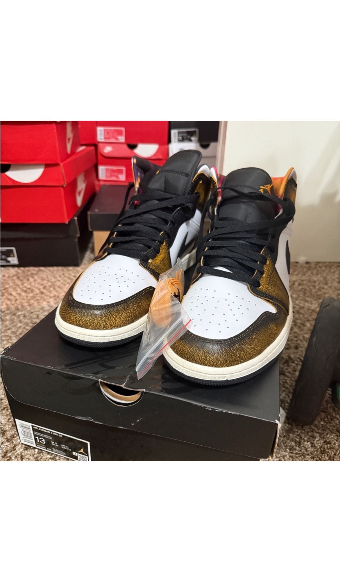 Air Jordan 1 Mid SE Size 13