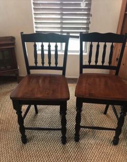 2 bars stools