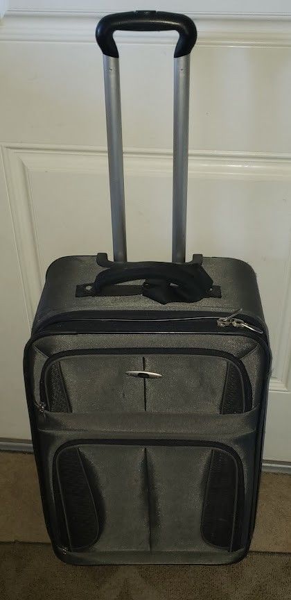 Skyway Luggage Ballard Softside 24" Expandable Medium Checked Luggage, Grey