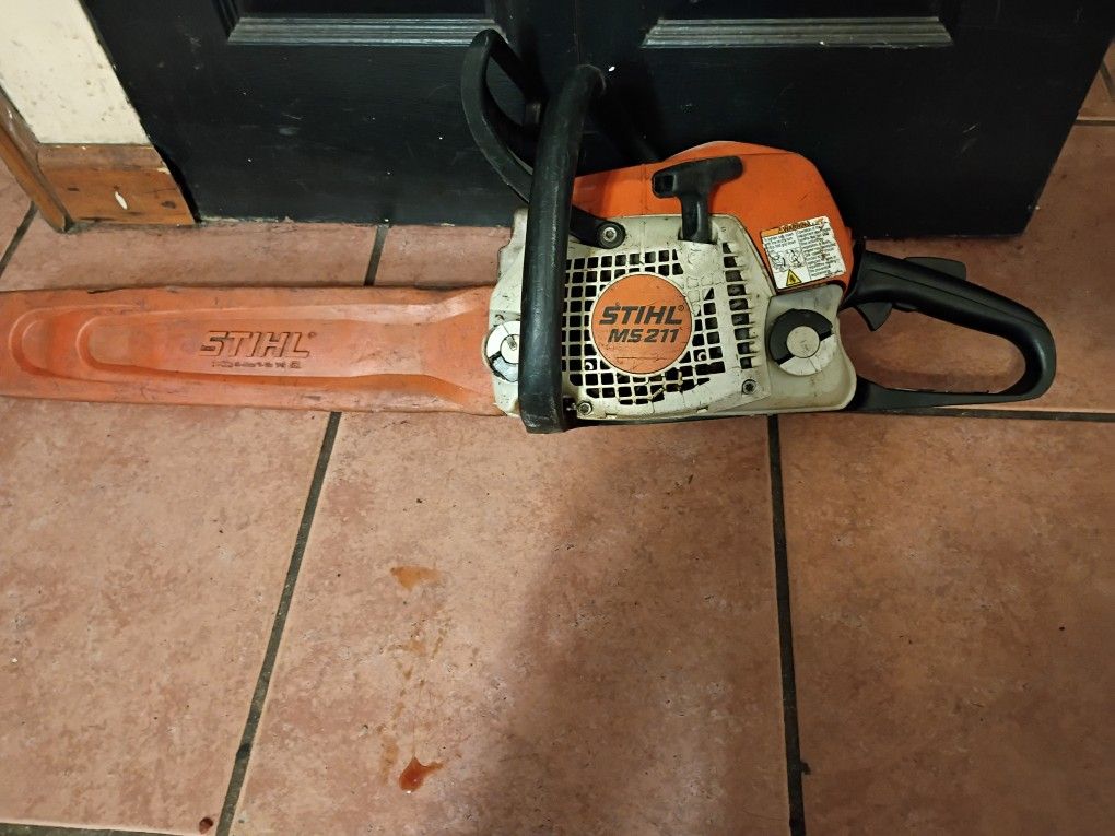 Stihl Chainsaw MS 211