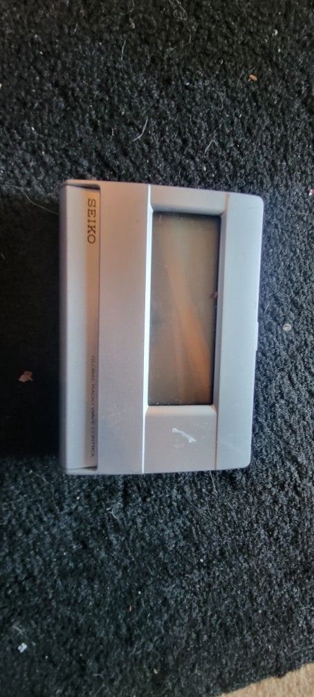 Seiko Global Radio Wave Control Alarm Clock (QHR016)