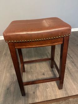 Backless Bar Stool with Leather Seat