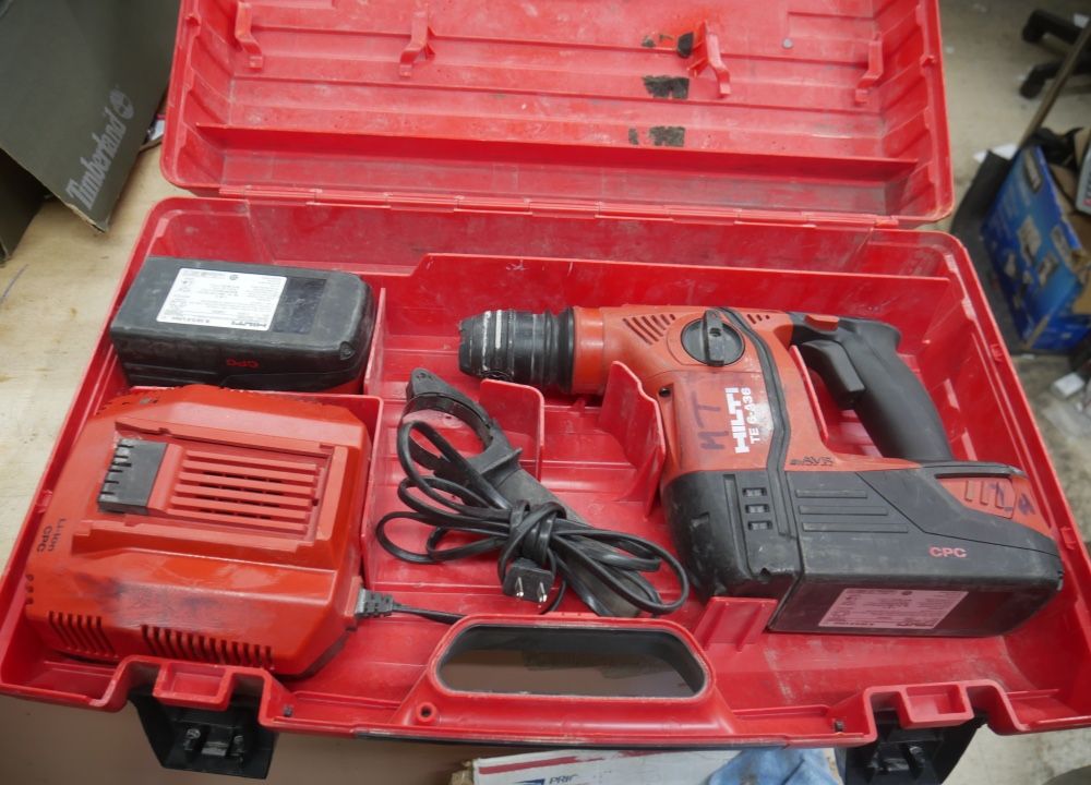 Hilti TE6-A36 hammer drill 36v ; 2 batteries CPC 36 V ; C 4/36-350 CHARGER ; HANDLE; PLASTIC CASE. USED. TESTED. IN A GOOD WORKING ORDER. 