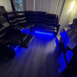 Recliner Couch  LED Lights And Bluetooth Speakers But ONE RECLINER IS BROKE