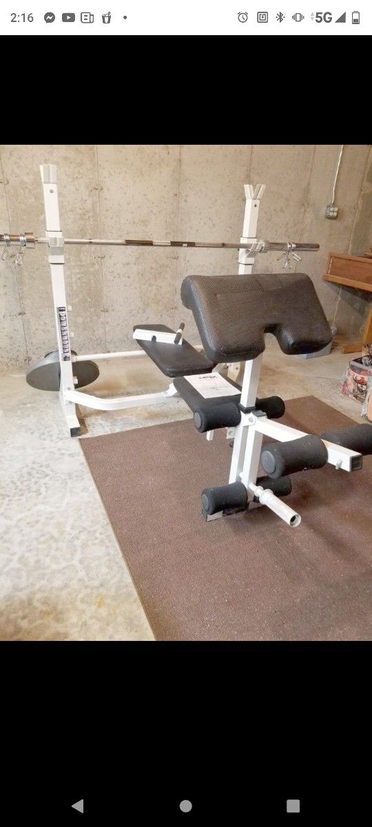 POWERHOUSE WEIGHT BENCH W 300LB OLYMPIC WEIGHT SET ( NEW CONDITION & DELIVERY AVAILABLE TODAY)