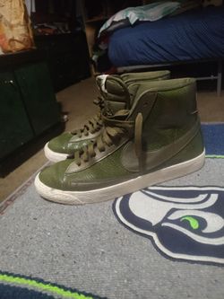 Womens 9 blazer mid snakeskin
