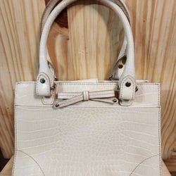 Liz Claiborne Woman’s cream Leather Purse Handbag Shoulder Bag