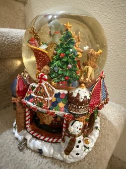 Musical Christmas Snowglobe