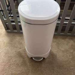 Munchkin Diaper Pail