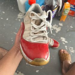 Air Jordan Low 11 Cherry Red Sz 9.5