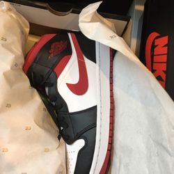 Air Jordan 1 Mid Gym Red Sz 10.5