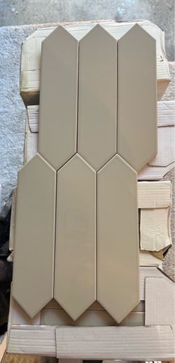 147 Sq Ft PALOMA PICKET CAMEL BRIGHT GlOSSY 3"X12”