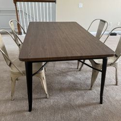 Dinning Table With 4 Chairs 