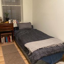 BIG PRICE DROP ON THE  TWIN BED Very Clean, Rogers Park 