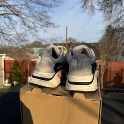 Yeezy Wave Runners Size 7