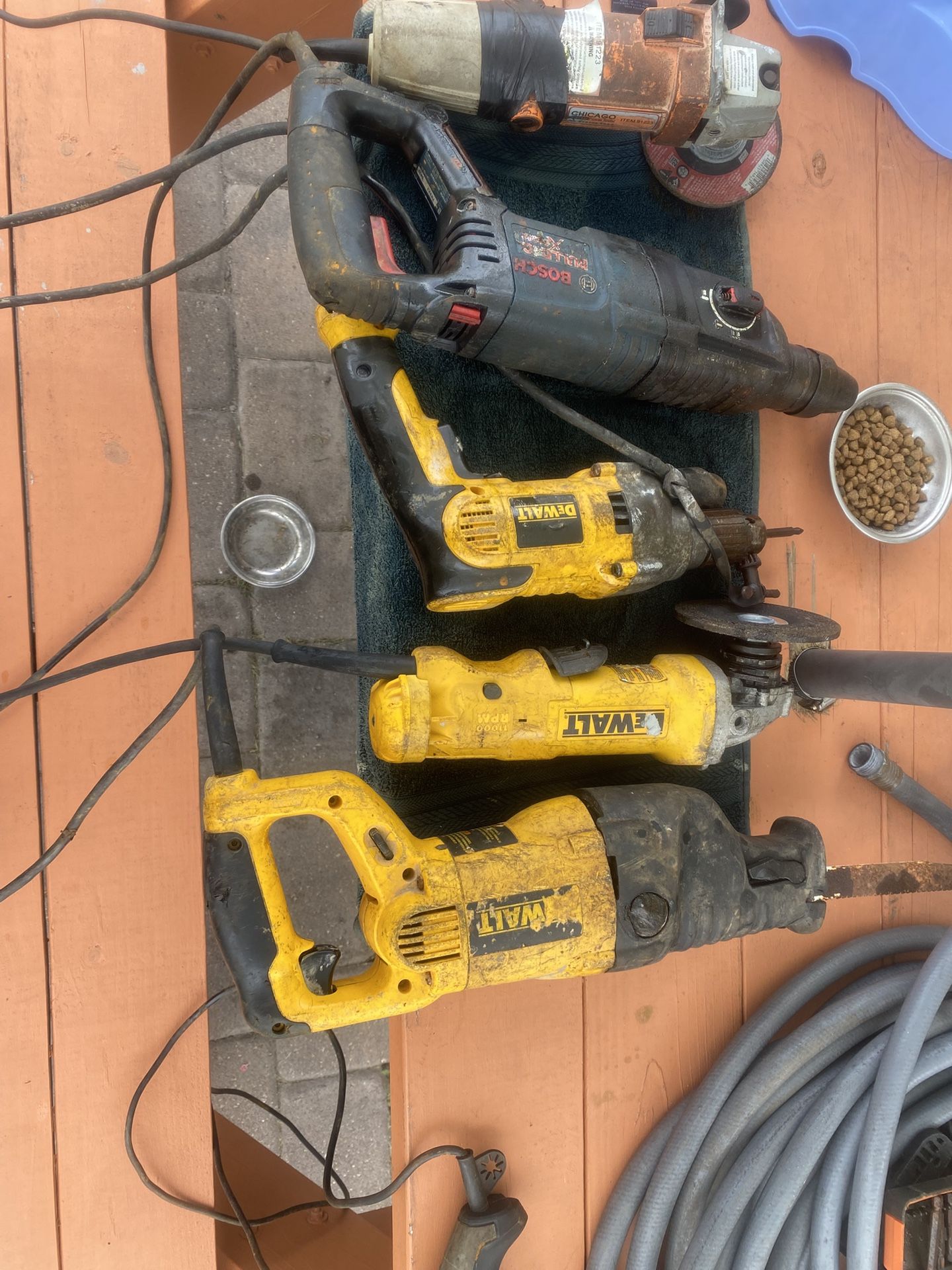 All Five Items Work Perfectly. They Are For Sale Absolutely Nothing Wrong With Any Of The Items Everything You See For $300.