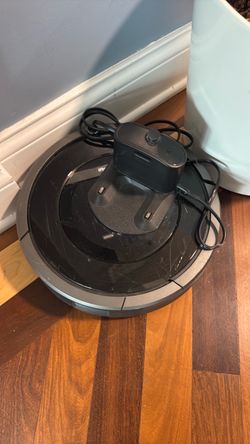 iRobot Roomba Robot Vacuum + Charging Dock