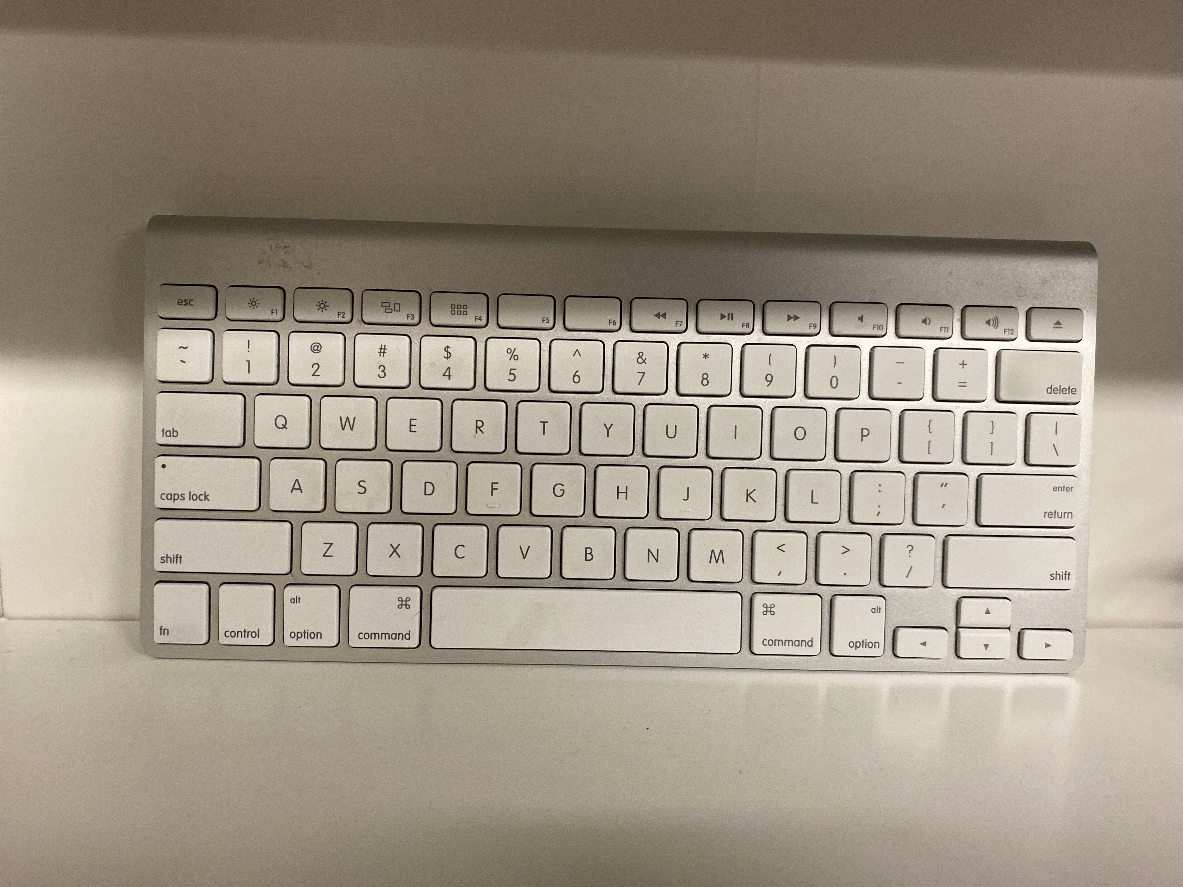 Apple Wireless Keyboard - Model No A1314- Tested and Working!