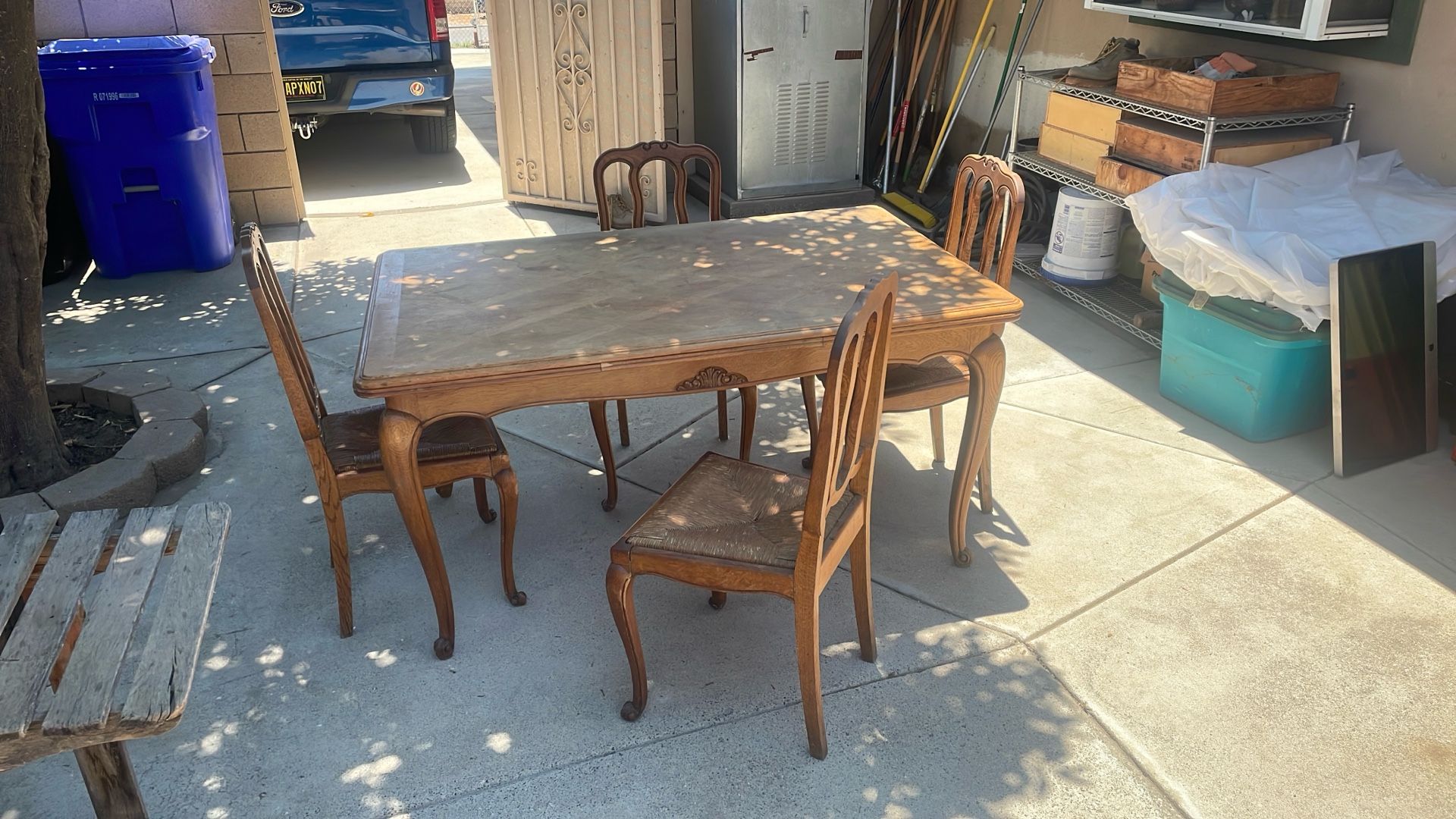 Oak Dining tables With 4 Chairs  and 2 Leaves