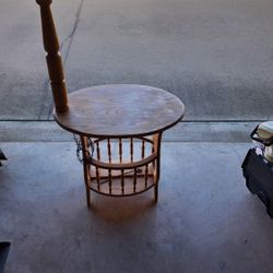 Small Wood End Table With Lamp