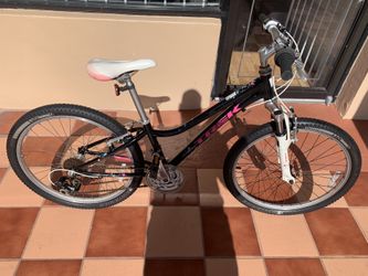 24 TREK IN GOOD CONDITION $180