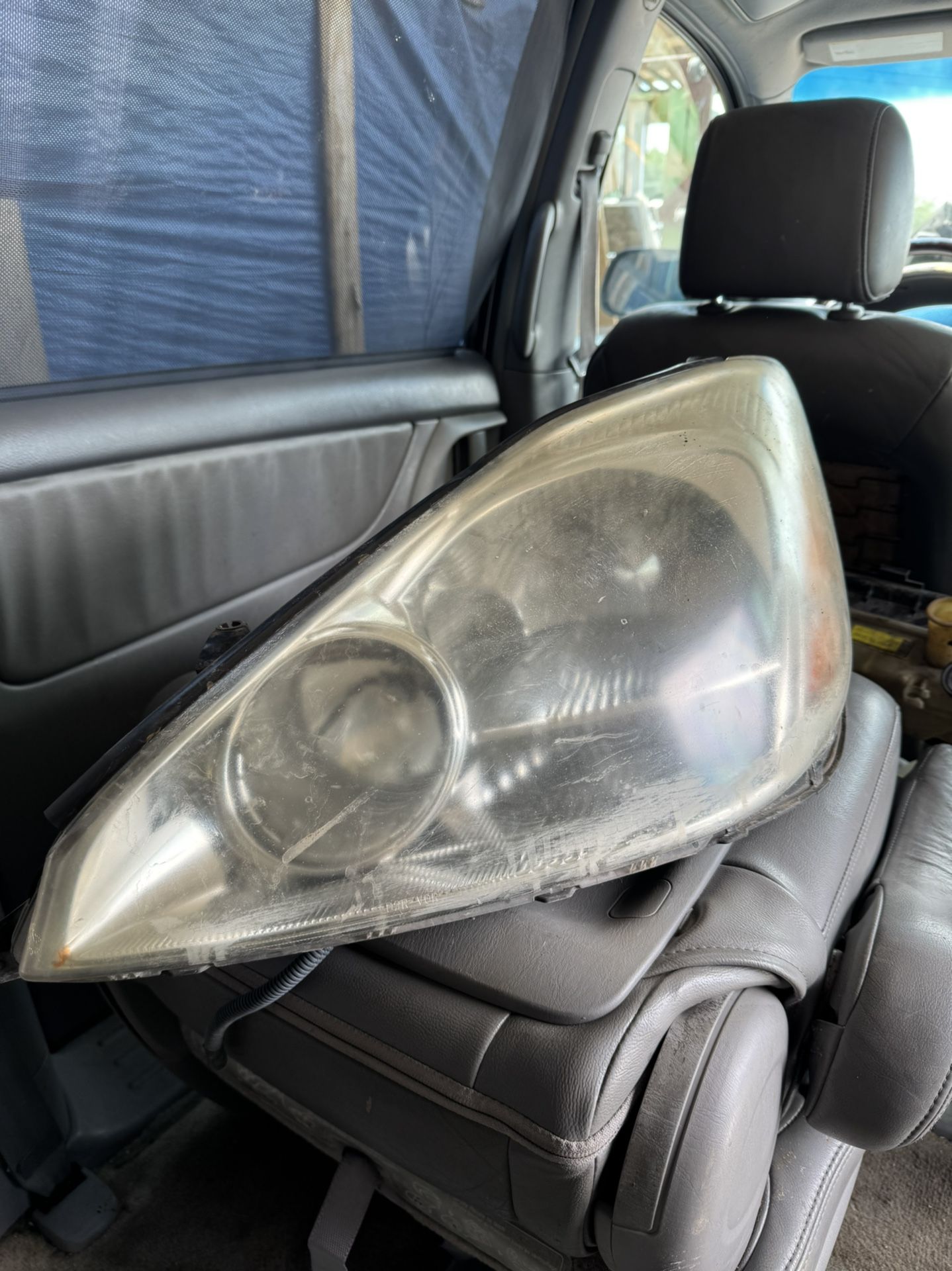 OEM Front Driver and Passenger Side Headlights With Balsters 2005 Toyota Sienna