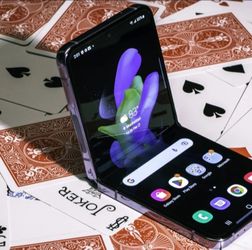 Samsung Galaxy Z Flip 4 128GB Unlocked 