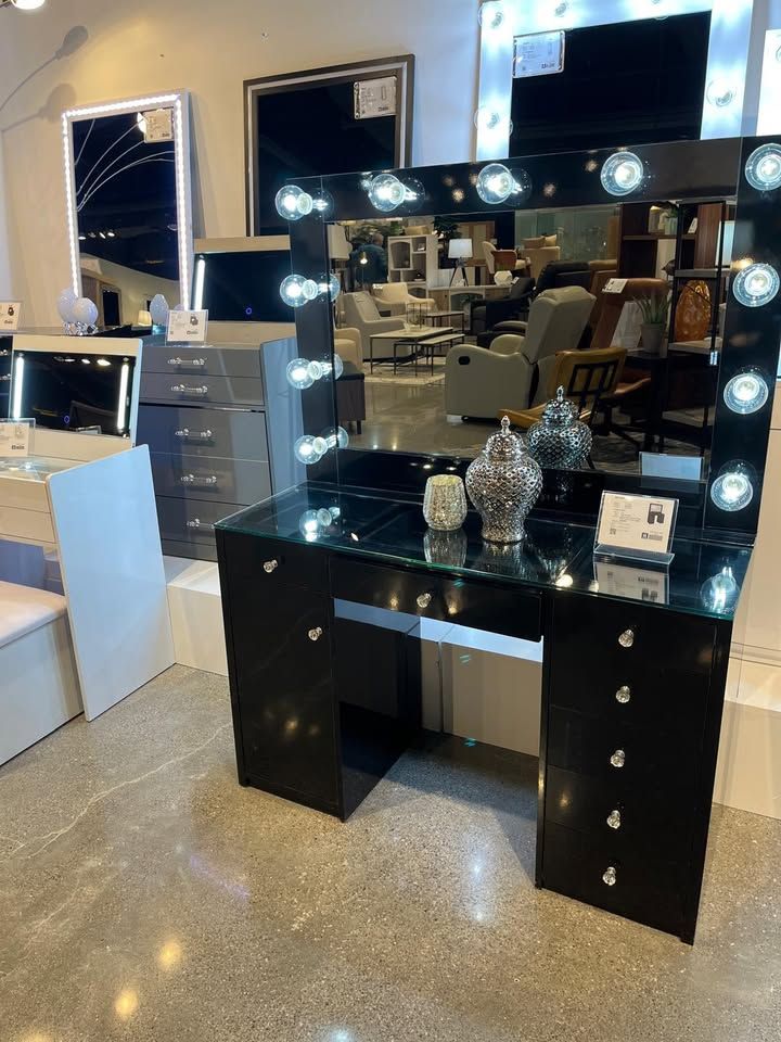 Brand New Modern Lacquer finish vanities features 7 drawer & Hollywood Mirror lights