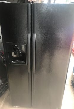 Kenmore refrigerator side-by-side black with ice maker