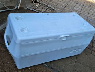 HIELERA COMERCIAL  mide 40 x 18 x 19 inches