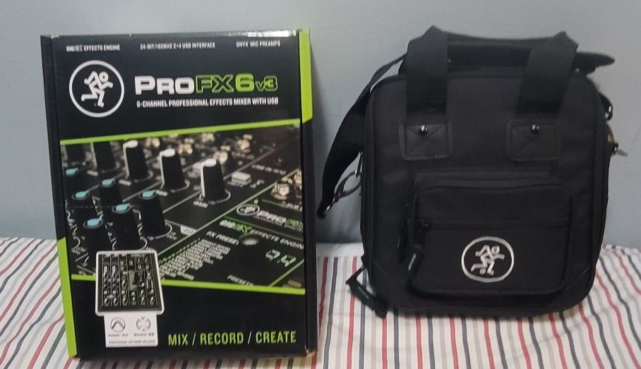 Mackie ProFX6v3 With Carrying Bag