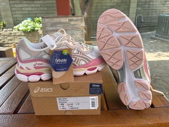 NEW Gel-NYC Sneakers Beige/Pink Size 10