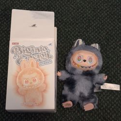 THE MONSTER Big into Energy Series Rainbow Secret Rare Labubu.