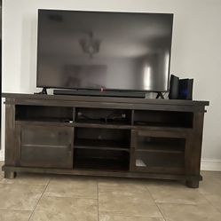 TV stand 75”