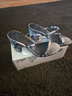 Brand new snake print block heels – size 6 🖤🤍